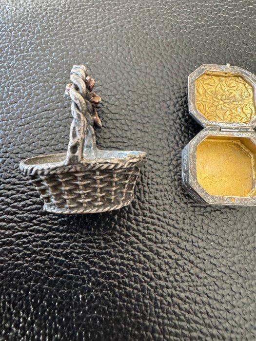 Miniatuur beeldje - Jewellery Miniature (2) - .925 zilver, Antiek en Kunst, Antiek | Zilver en Goud