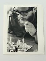 Alberto Korda (1928–2001) - Fidel Castro fumando puro y