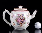 Een Chinese famille rose Bloemen theepot - Porselein -, Antiek en Kunst