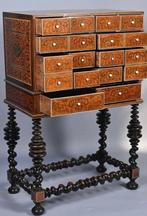 Kast op een standaard - hard hout, Hout - Indo-Portugais