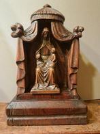 Statue, Antieke Kapel circa 1920 Hand Gesculpteerde Kapel