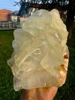 Adembenemende kubistische Apophyllite met Stilbite Kristal