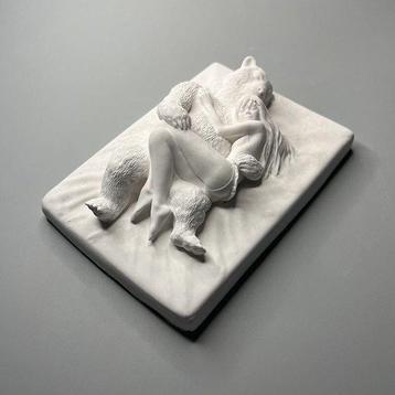Beeldje, Little girl and bear - 11.5 cm - Gips beschikbaar voor biedingen