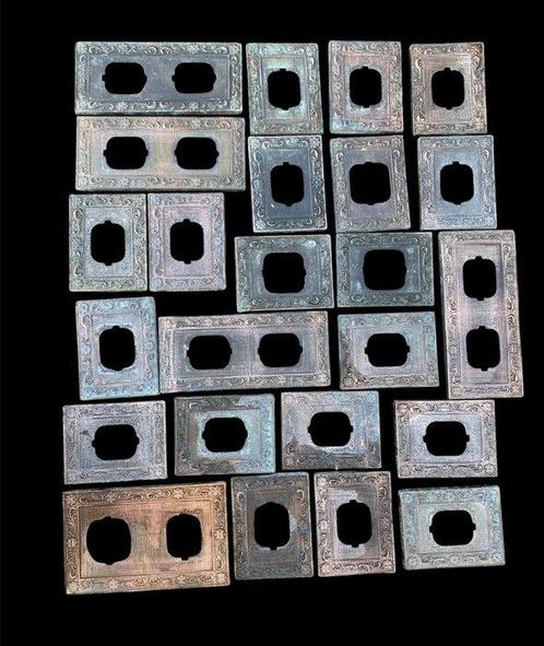 Decoratief ornament (24) - Partij van 24 oude afdekkappen, Antiek en Kunst, Antiek | Speelgoed