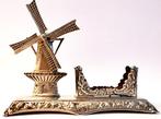 Miniatuur beeldje - Een Hollands zilveren molen met houder, Antiek en Kunst