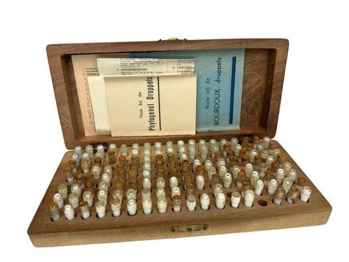 Suppléments médicaux antiques dans une boîte en bois - Bois,, Antiquités & Art, Antiquités | Autres Antiquités
