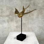 sculptuur, NO RESERVE PRICE - Swallow Fly Down on Stand - 26