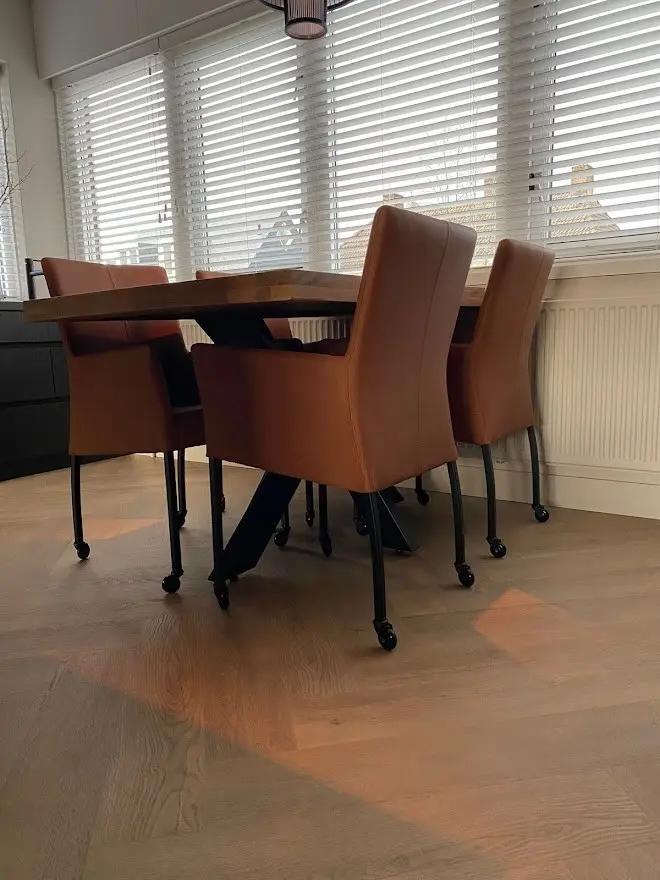 Set van 4 leren eetkamerstoelen - met wieltjes en, Maison & Meubles, Chaises, Enlèvement ou Envoi