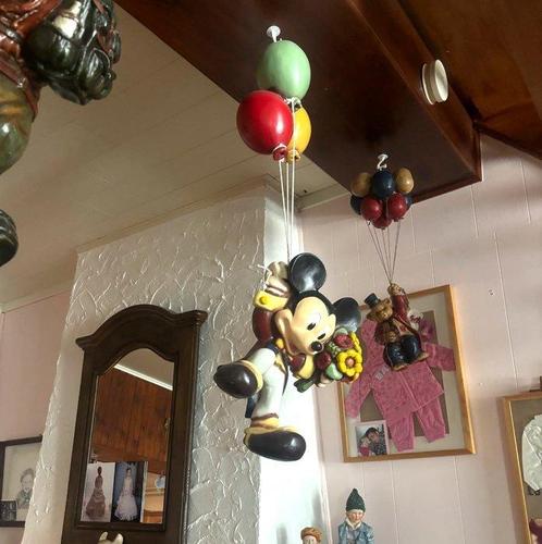 Disney - Figurine - Beeldje van Mickey Mouse hangend aan, Verzamelen, Disney