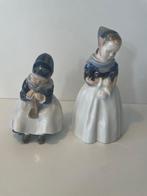 Royal Copenhagen - Figuur - Two Danish girls (2) - Porselein, Antiquités & Art