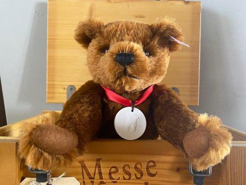 Steiff: Teddybeer Messe Leipzig replica EAN 420351 - Ours en, Antiek en Kunst, Antiek | Speelgoed
