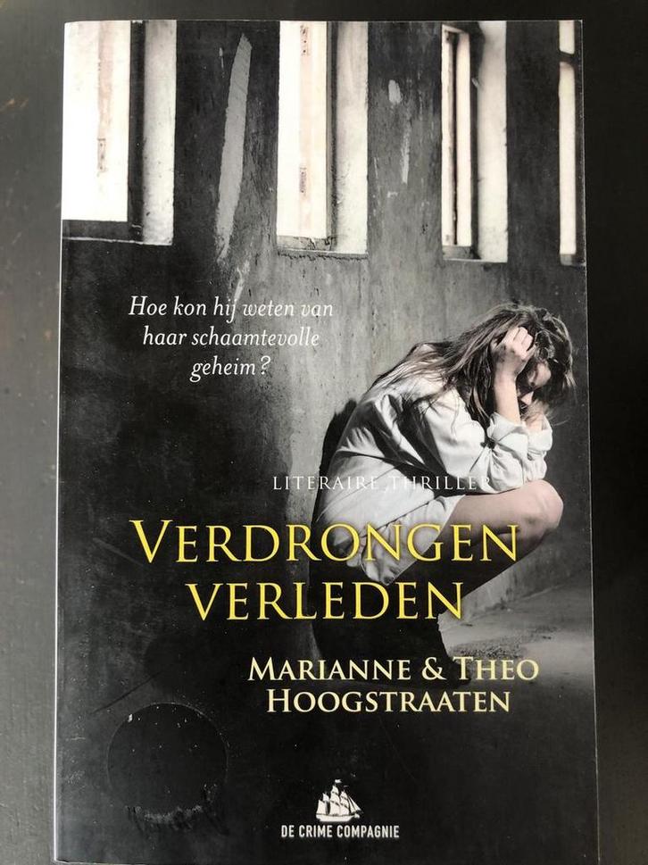 Verdrongen verleden 9789461092489 Marianne Hoogstraaten, Boeken, Thrillers, Gelezen, Verzenden