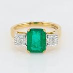 [GIA Certified]-Emerald (2.43) Cts Diamond (0.39) Cts (2)