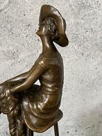 sculptuur, Elegant Bronze Sculpture – Seated Lady with Hat, Antiek en Kunst