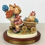 Goebel - Figurine - Large Hummel - Loves Bounty #751 TMK7 +