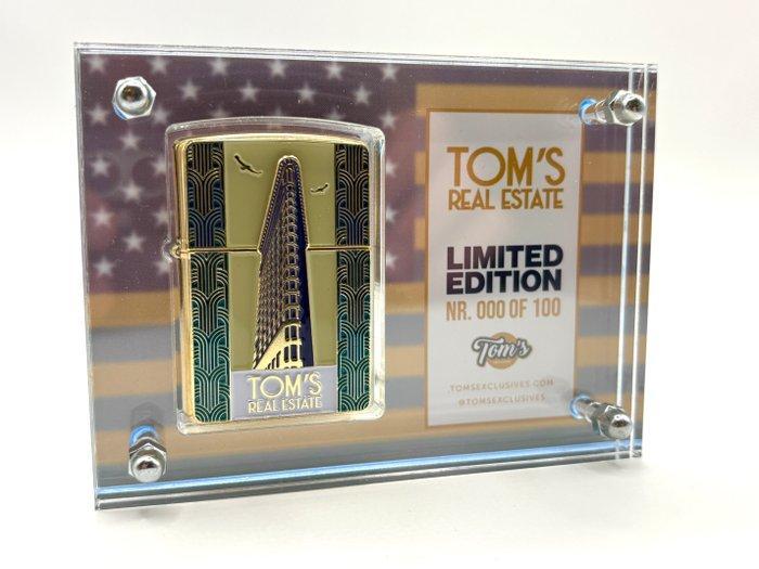 Zippo - Zippo Tom’s Real Estate 3 limited edition Flatiron -, Collections, Articles de fumeurs, Briquets & Boîtes d'allumettes