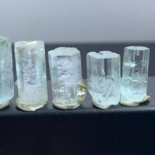 Adembenemende scherpe glans rijke aquamarijnkristallen uit, Verzamelen, Mineralen en Fossielen