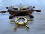 Maritieme objecten - Vintage timon, barometer en kompas,