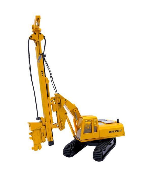 Conrad Art. 2814 - Scale 1:50 - Model vrachtwagen - Zeppelin, Hobby en Vrije tijd, Modelauto's | 1:5 tot 1:12