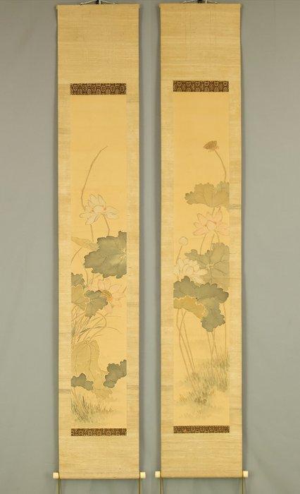 White and Pink Lotus Flowers with Box - No signature or seal, Antiquités & Art, Antiquités | Autres Antiquités