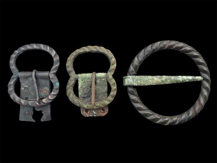Post-middeleeuws Brons ( gedraaide “touw” afwerking ) 2, Antiek en Kunst, Antiek | Overige Antiek