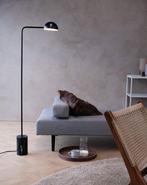 Dyberg Larsen - Staande lamp - Marble - Black - Metaal,