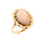18 Krt. gouden ring gezet met angel skin koraal (geelgoud), Handtassen en Accessoires, Ringen, Gebruikt, Overige kleuren, Ophalen of Verzenden