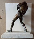 Sculpture, lhomme à loutre - 297 mm - Bronze patiné