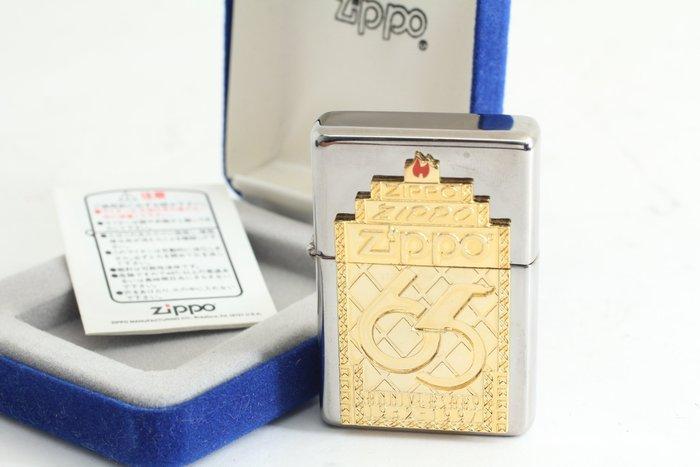 Zippo 65th Anniversary 1932–1997 Emblem Lighter w/ Box 1997, Collections, Articles de fumeurs, Briquets & Boîtes d'allumettes