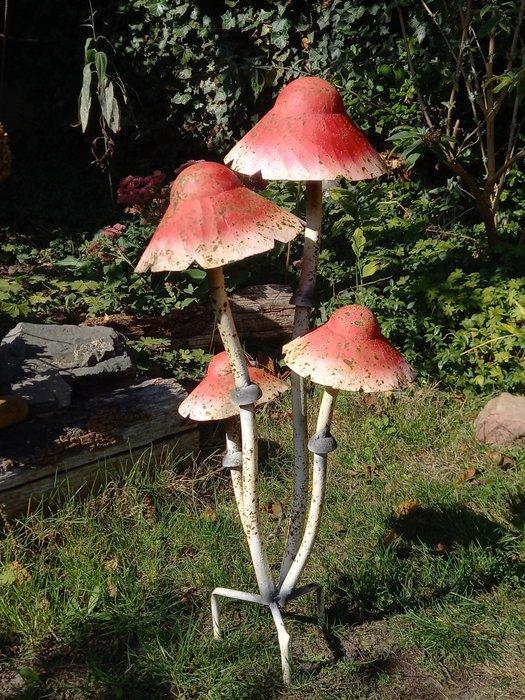 sculptuur, Decorative Garden Picker, Mushrooms - 67 cm -, Antiek en Kunst, Curiosa en Brocante