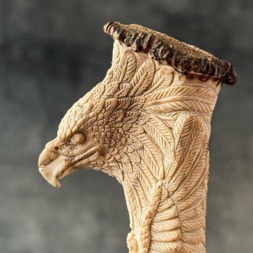 Snijwerk, NO RESERVE PRICE - An Eagle Head carving from Deer, Antiek en Kunst, Kunst | Designobjecten