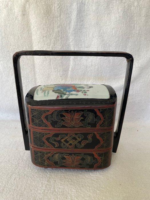 Mand - Hout, Laca, Porselein - Huwelijksmand, Antiek en Kunst, Antiek | Overige Antiek