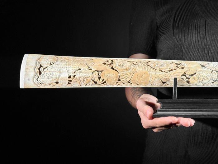 Geen reserveprijs - Uitgebeiteld groot zwaardvisrostrum op, Antiek en Kunst, Kunst | Niet-Westerse kunst