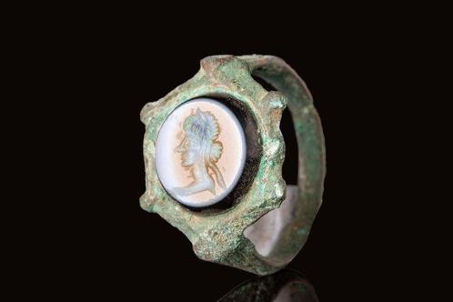 Sasanian Bronzen ring met hol portret  (Zonder Minimumprijs), Handtassen en Accessoires, Antieke sieraden