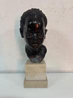 Nevil (C.Nevil) - Buste, Busto di Giovane Moro Sorridente, Antiquités & Art, Antiquités | Céramique & Poterie