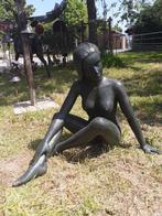 Zittende vrouw- dame in brons, Tuin en Terras, Tuinbeelden, Nieuw