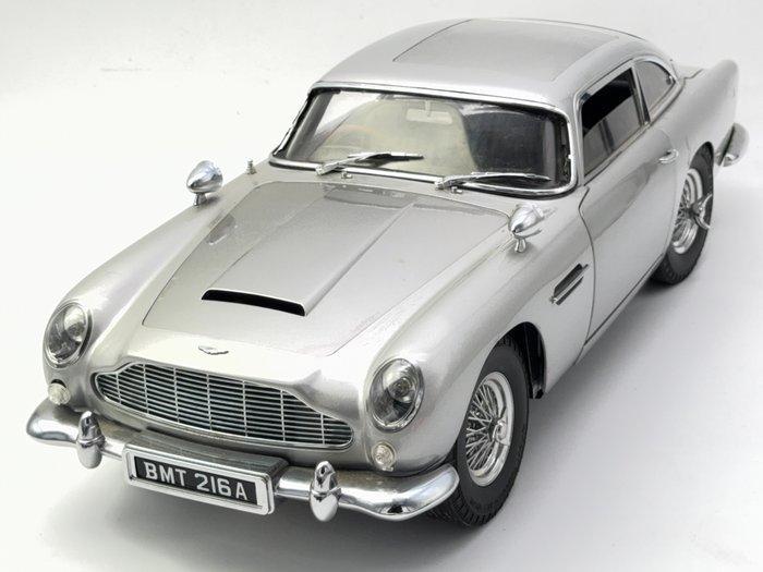 Eaglemoss 1:8 - Modelauto - Aston Martin DB5 James Bond 007, Hobby & Loisirs créatifs, Voitures miniatures | 1:5 à 1:12