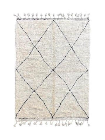 Modern Moroccan Beni Ouarain White Rug with Black Diamonds - beschikbaar voor biedingen