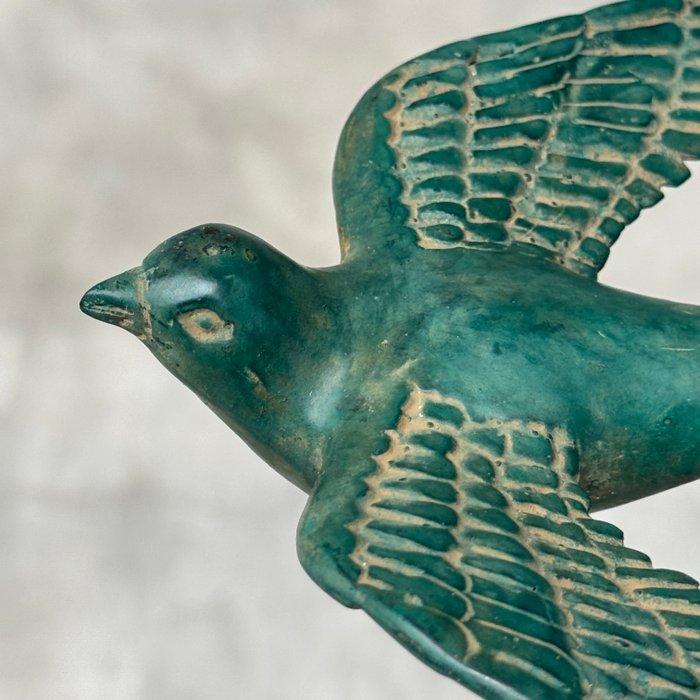 sculptuur, NO RESERVE PRICE - Swallow Fly Up on Stand - 26, Antiquités & Art, Art | Objets design