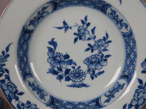 Qianlong (1735-1796) - Assiette - Peonies and Chrysanthemum, Antiek en Kunst, Antiek | Overige Antiek
