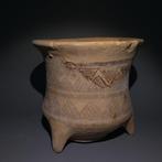 Mésopotamien Poterie Récipient tripode. Hauteur 14 cm.
