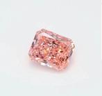 Diamant - 1.52 ct - Radiant - Kleurbehandeld, Fancy Vivid, Nieuw