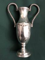 CC207 - Vaas - Een massief zilver van 925/000, 304 g,