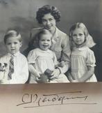 Extremely Rare, Hand signed, Queen Frederica with Children -, Nieuw