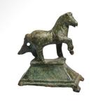 Oud-Romeins Brons Steigerend paard op voetstuk