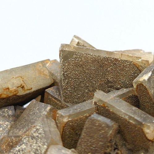 Barite avec des fantômes de pyrite dorée, Sardaigne Cristaux, Verzamelen, Mineralen en Fossielen
