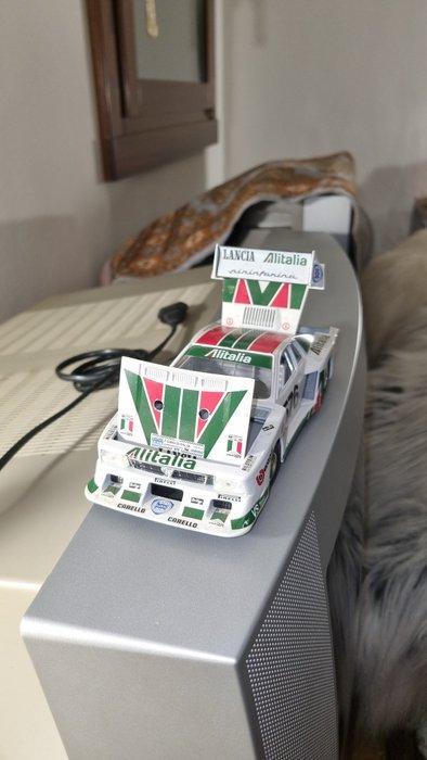 Bburago 1:18 - Modelauto - Lancia 037 Rally Alitalia, Hobby & Loisirs créatifs, Voitures miniatures | 1:5 à 1:12