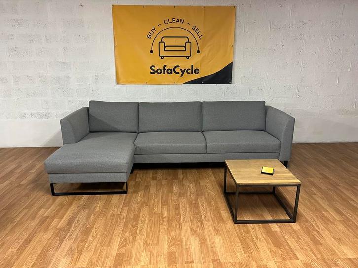 Moderne grijze L-hoekzetel met designpootjes – SofaCycle, Huis en Inrichting, Zetels | Zetels en Chaises Longues, Nieuw, Ophalen of Verzenden