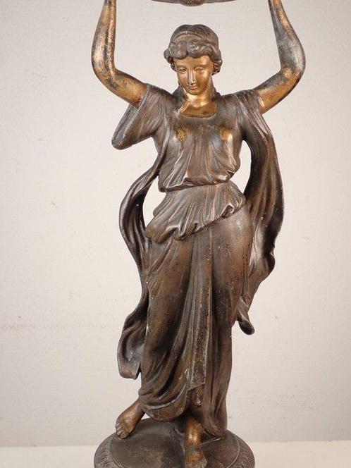 Tafelmiddenstuk - Klassieke dame met een kom - Zinklegering, Antiek en Kunst, Antiek | Overige Antiek