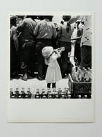 Alberto Korda (1928–2001) - Niña con refresco — La Habana,